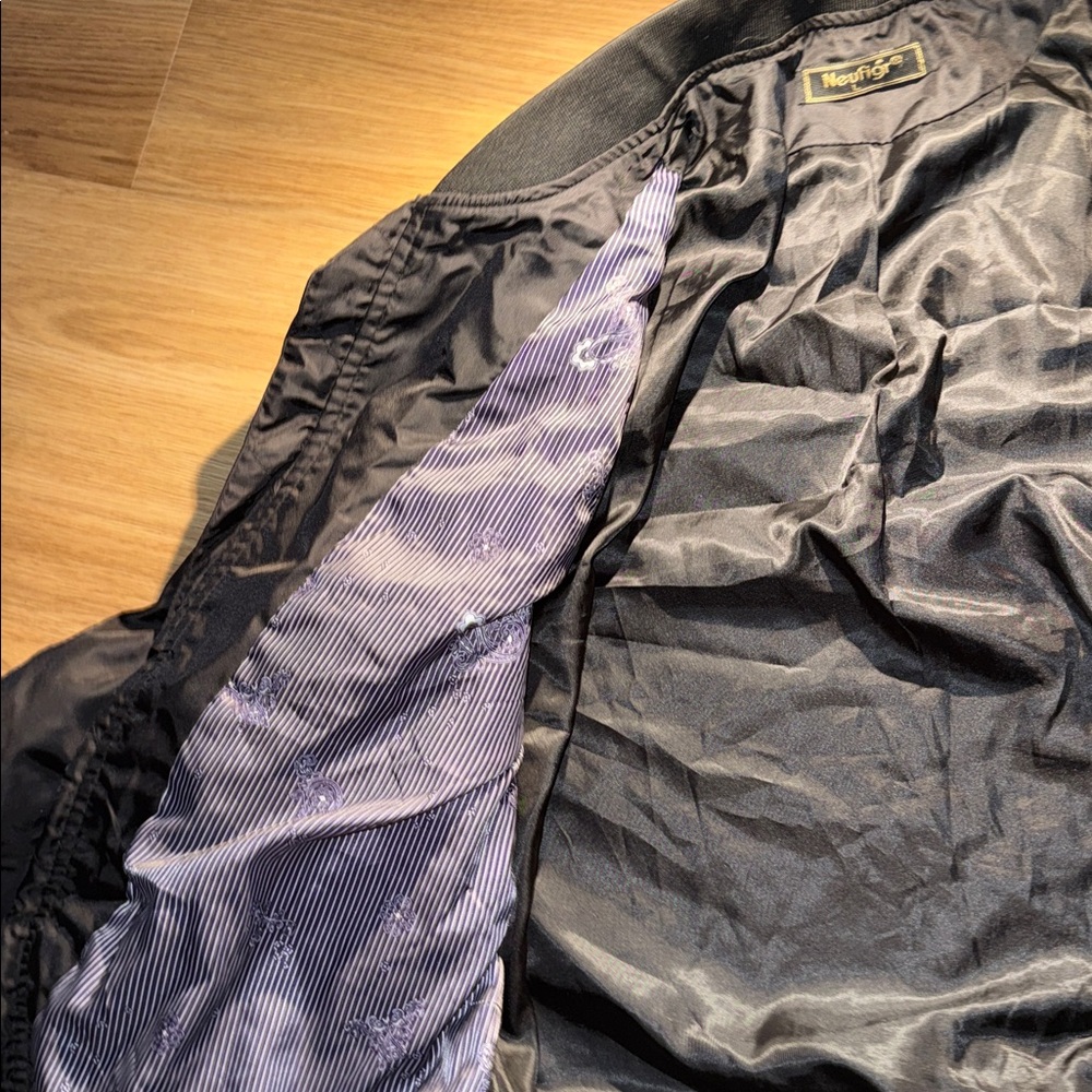 Stylish Black Bomber Jacket EUC - Picture 4 of 4